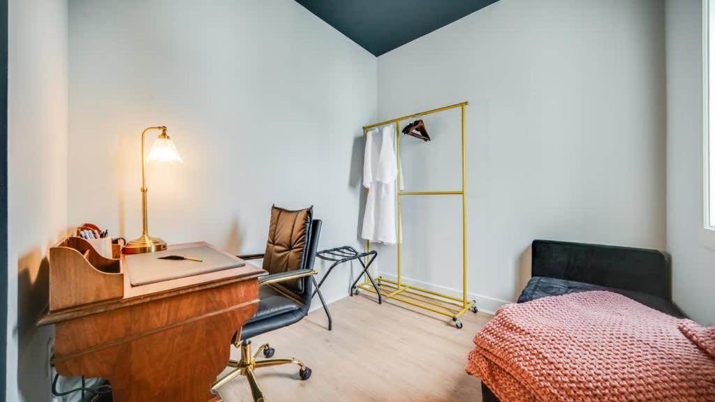 Modern In The Vibrant Nulu District *